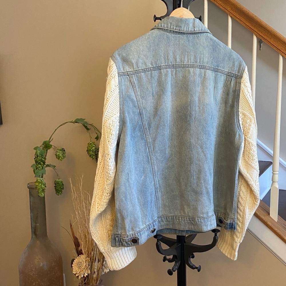 POL Light Wash Denim Jacket Knit Sweater Sleeves Size Large - Picture 6 of 16